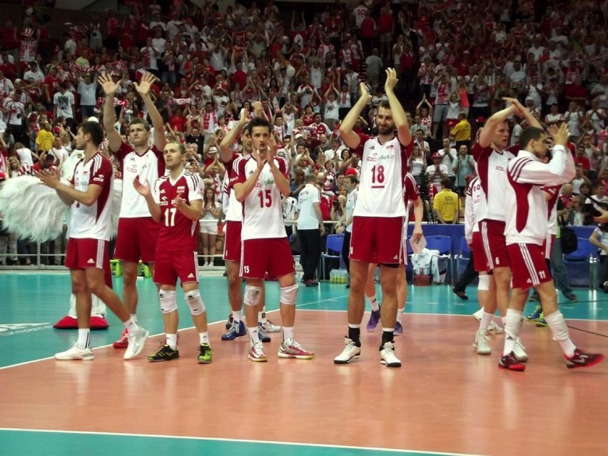 Polscy siatkarze dziękują swoim kibicom za wierny doping,...