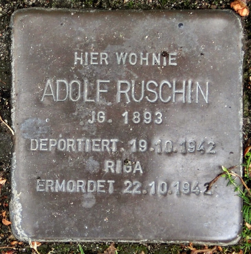 Ruschin urodził się w Ryczywole