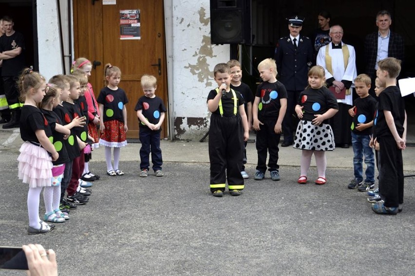 OSP Margonin wybudowała plac zabaw dla dzieci [FOTO]