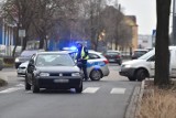 Leszno. Kobieta potrącona na pasach przy Alejach Krasińskiego [ZDJĘCIA]