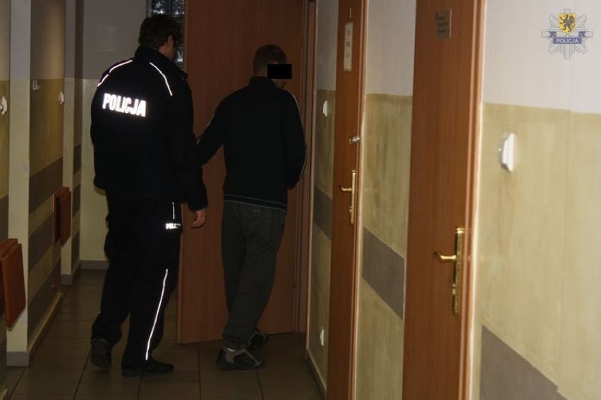 Gdańszczanin usłyszał zarzuty zniszczenia trzynastu lamp w Sopocie i znieważenia policjantów