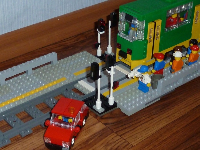 "Stopiątka" z klocków Lego
