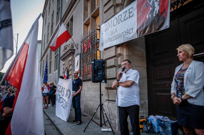 Komitet Obrony Demokracji protestował przed sądem okręgowym w Gdańsku. 25.07.2018