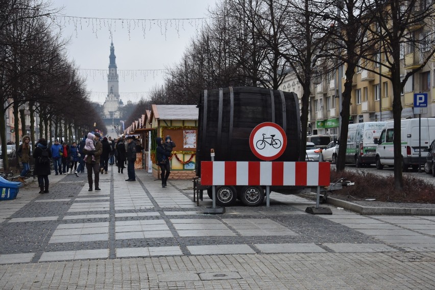 "Aleja Gwiazdkowa" w  Częstochowie Udane zakupy świąteczne ZDJĘCIA