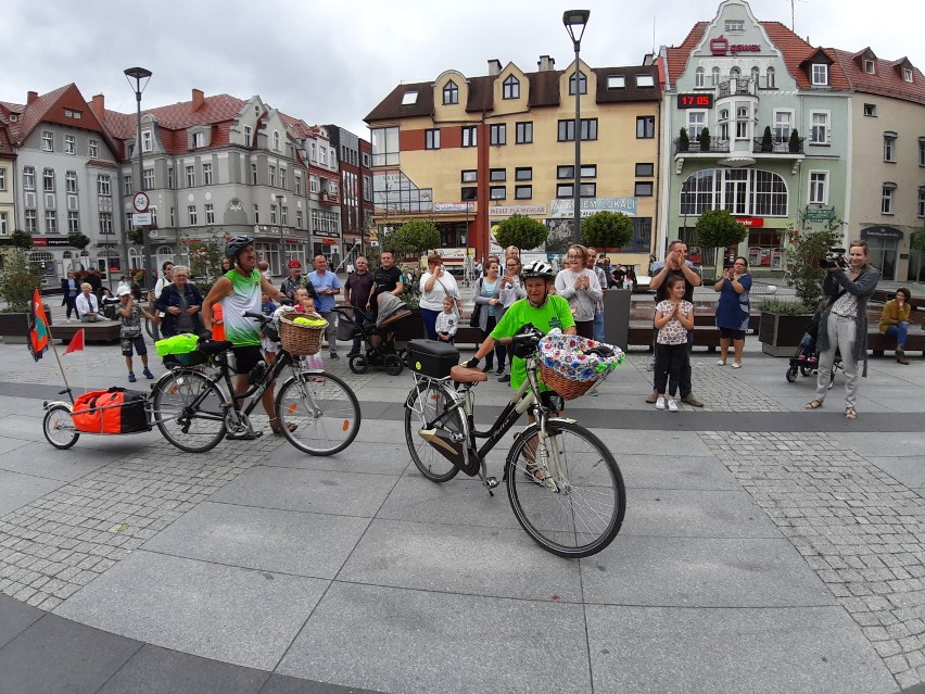 Powrót niezwykłych rowerzystów do Szczecinka. Podróż z przesłaniem [zdjęcia]