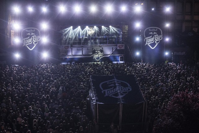 Dawid Podsiadło zagrał na dachu Red Bull Tour Bus w Łodzi