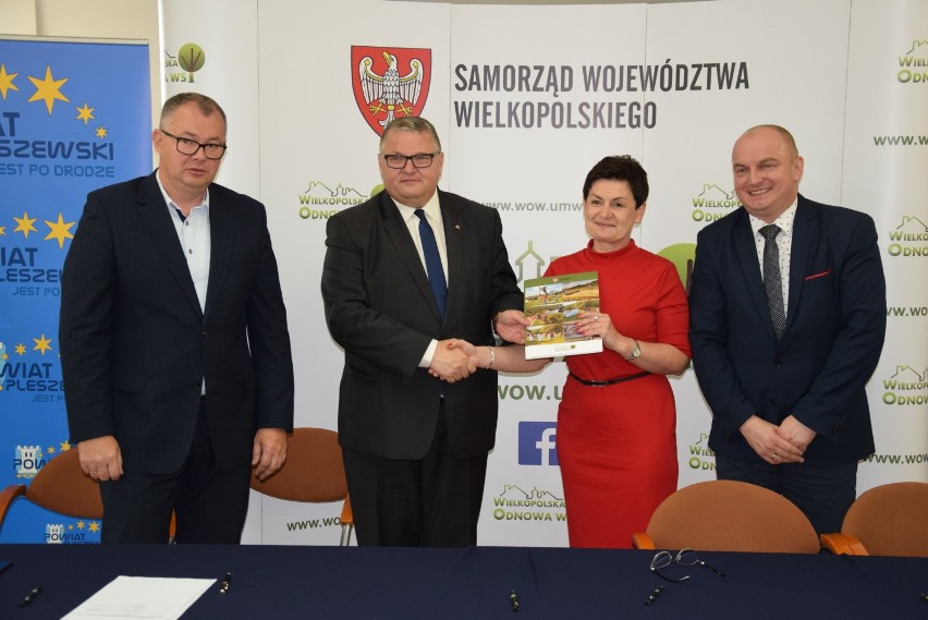 Trzy gminy z powiatu pleszewskiego podpisały umowy na dotację w ramach konkursu ,,Pięknieje Wielkopolska Wieś"