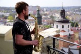 Niedziela na Wieży Trynitarskiej w Lublinie. Z tarasu widokowego popłynęła muzyka. Zobacz zdjęcia