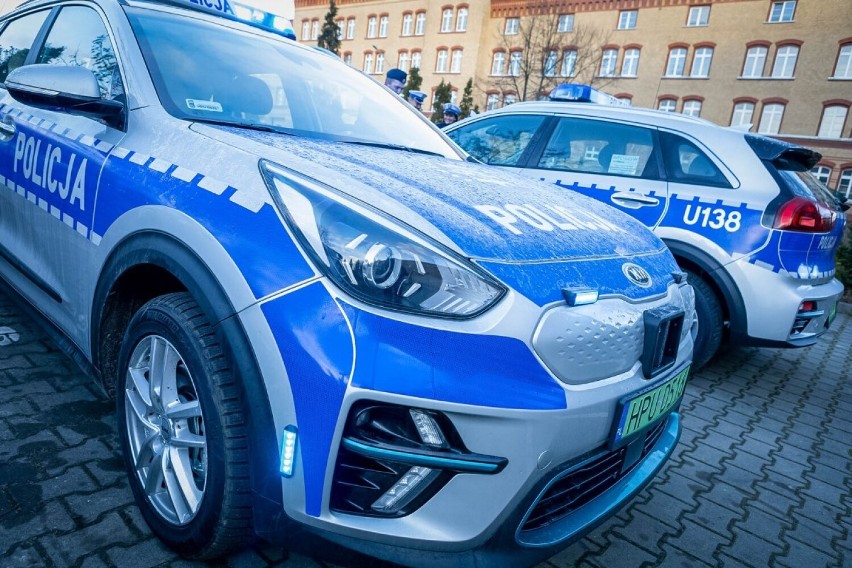 Policja stawia na ekologię! Elektryczne i hybrydowe radiowozy spotkacie na wielkopolskich drogach