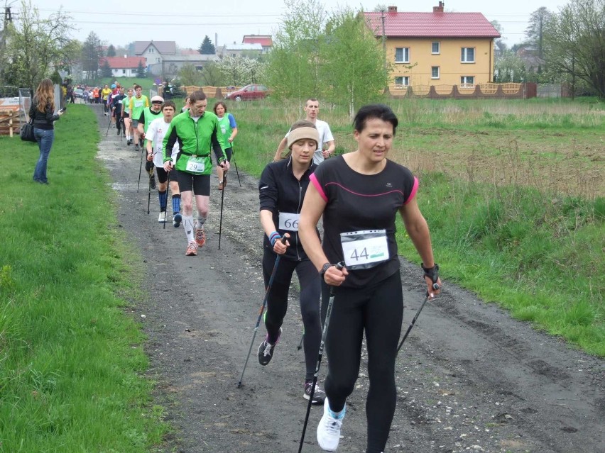 Gaszyn: Mistrzostwa regionu wieluńskiego w nordic walking [ZDJĘCIA]