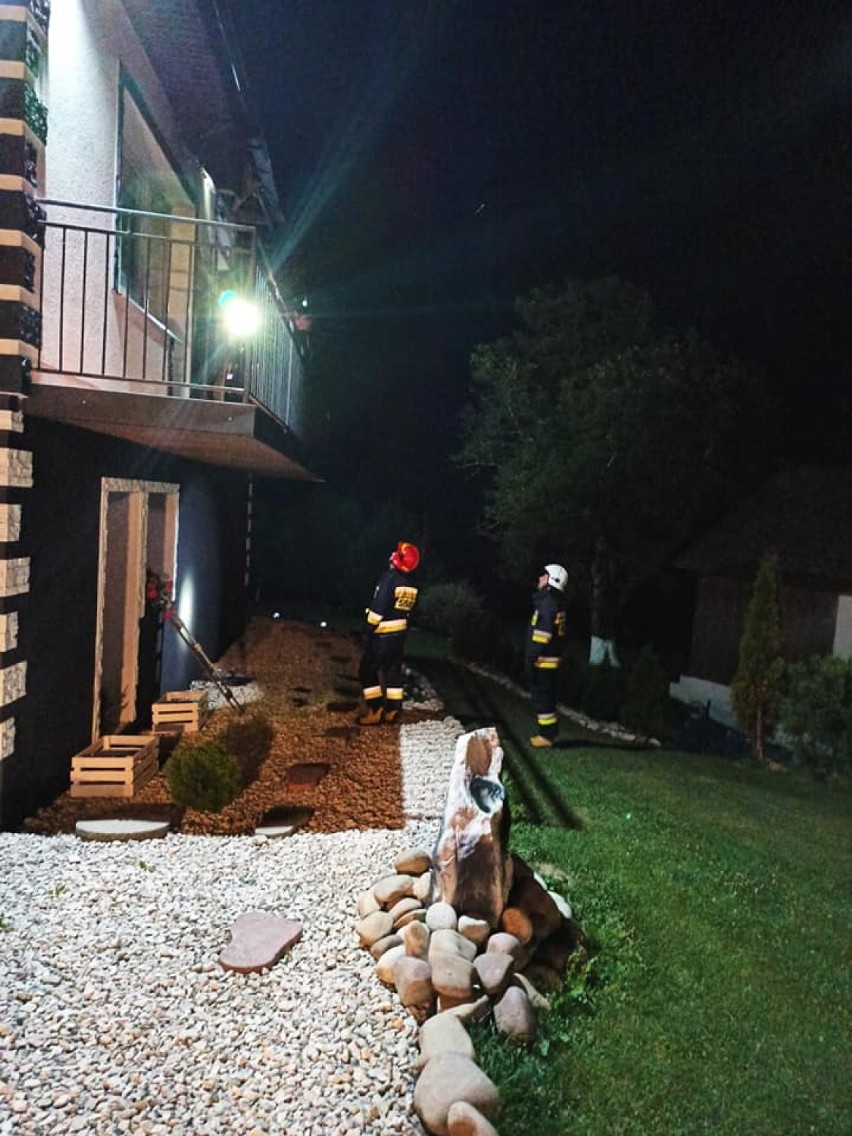 Pożar domu w Jodłówce Tuchowskiej. Domownicy w porę zauważyli ogień i wezwali straż 