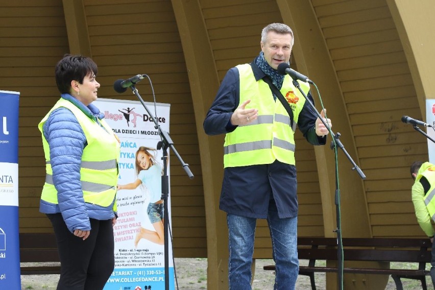 W parku miejskim w Kielcach szukali wielkanocnego zająca