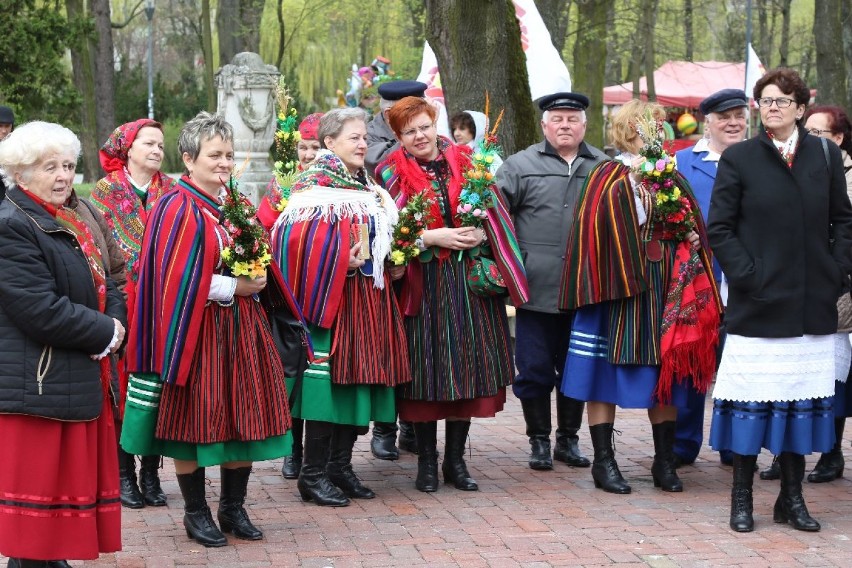 W parku miejskim w Kielcach szukali wielkanocnego zająca