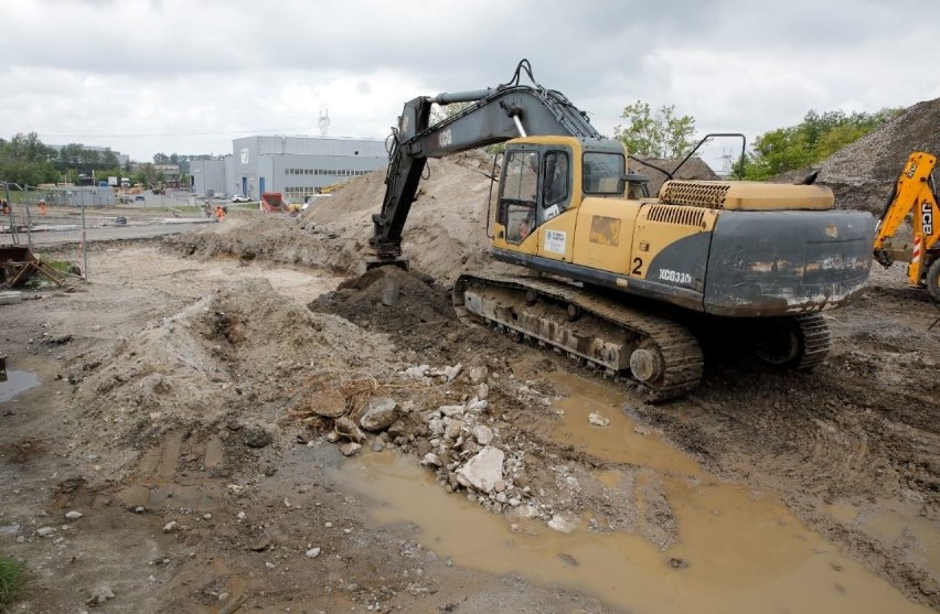 Zobacz, jak idą prace przy przebudowie dróg na Metalchemie w...