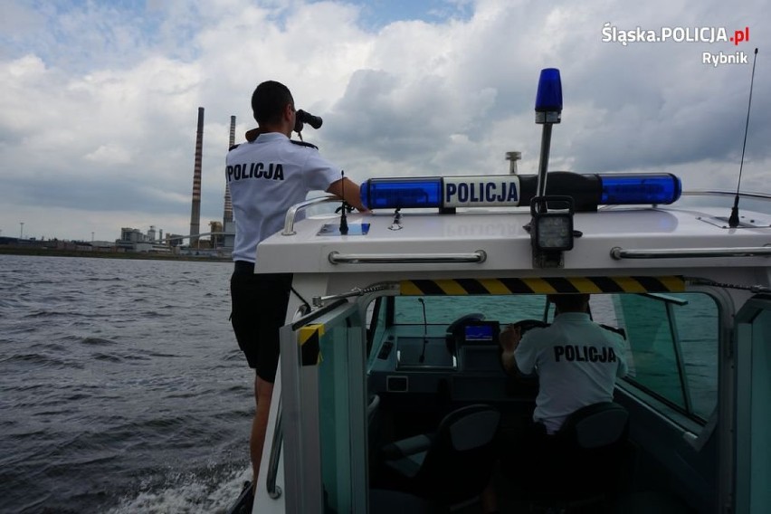Policjanci na wodzie patrolują Zalew Rybnicki - jak wygląda ich praca? ZDJĘCIA