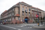 Poznań: Kobieta urodziła martwe dziecko na chodniku. Dramat rozegrał się tuż przed szpitalem