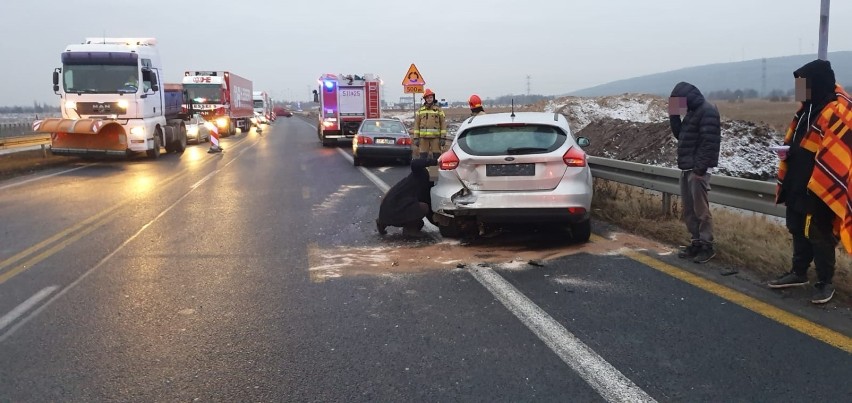 Wypadek na DK 1 w okolicach Kamieńska. 1 osoba ranna