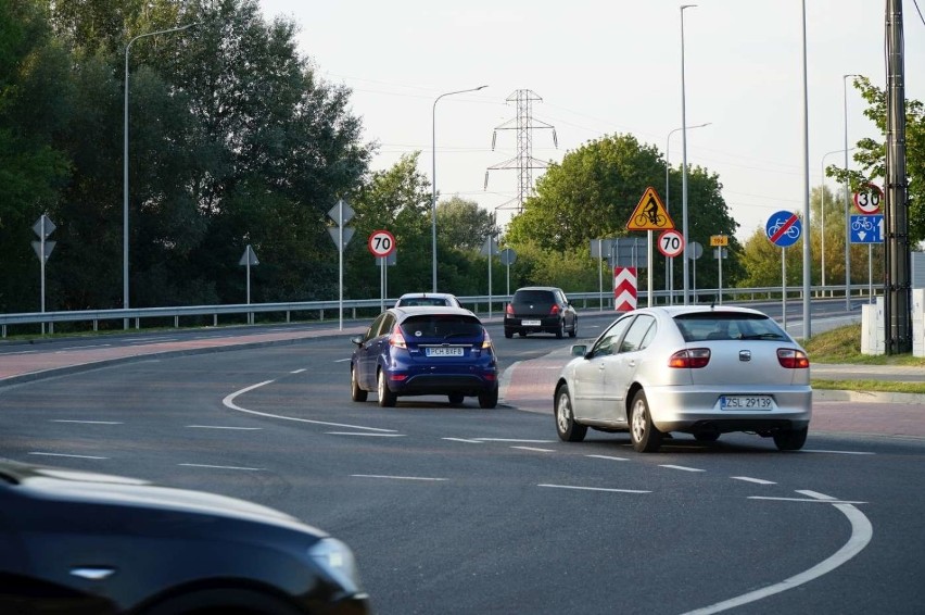 Obecnie na ulicy Gdyńskiej, na odcinku od skrzyżowania z...