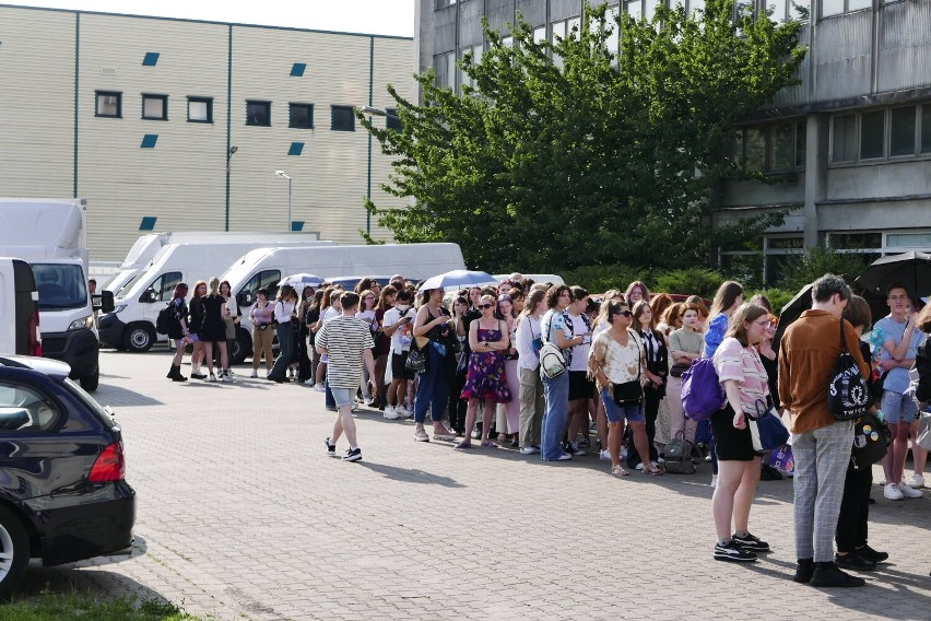 Koncert Sunmi w Warszawie. Tłumy fanów koreańskiej wokalistki przed stołecznym klubem