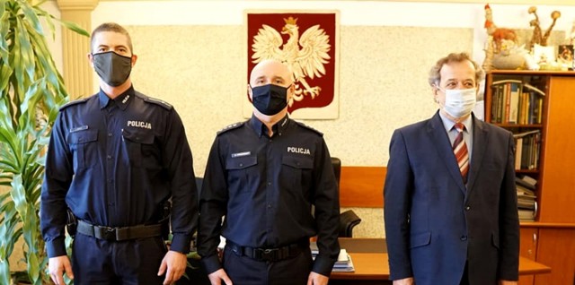 Szef pilskiej policji Mariusz Wiśniewski przekazał obowiązki nowemu komendantowi Jakubowi Gniotowi