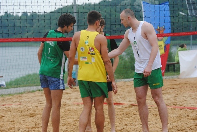 Turniej siatkówki plażowej w Cichowie - w zawodach udział wzięły 23 drużyny.