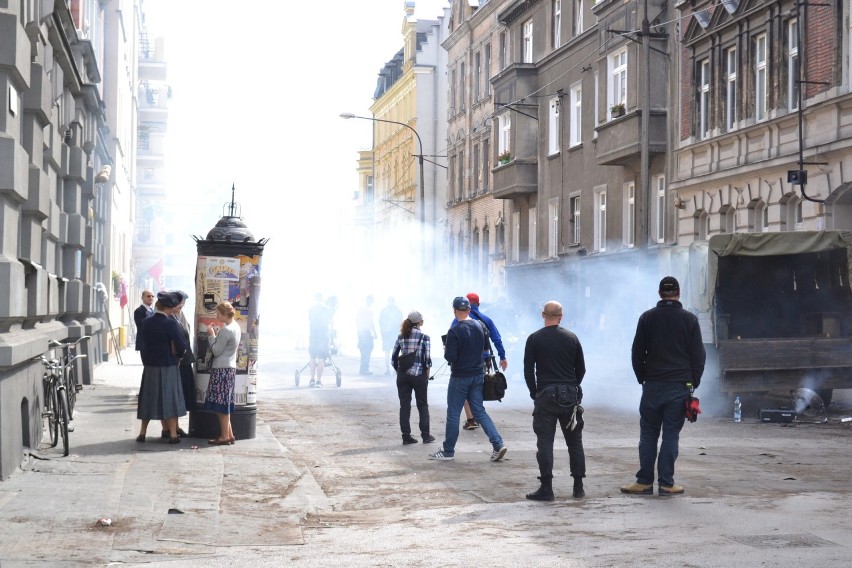 Padły strzały na ulicy Lompy w Gliwicach. "Stulecie Winnych" 2 filmowcy kręcą w Gliwicach