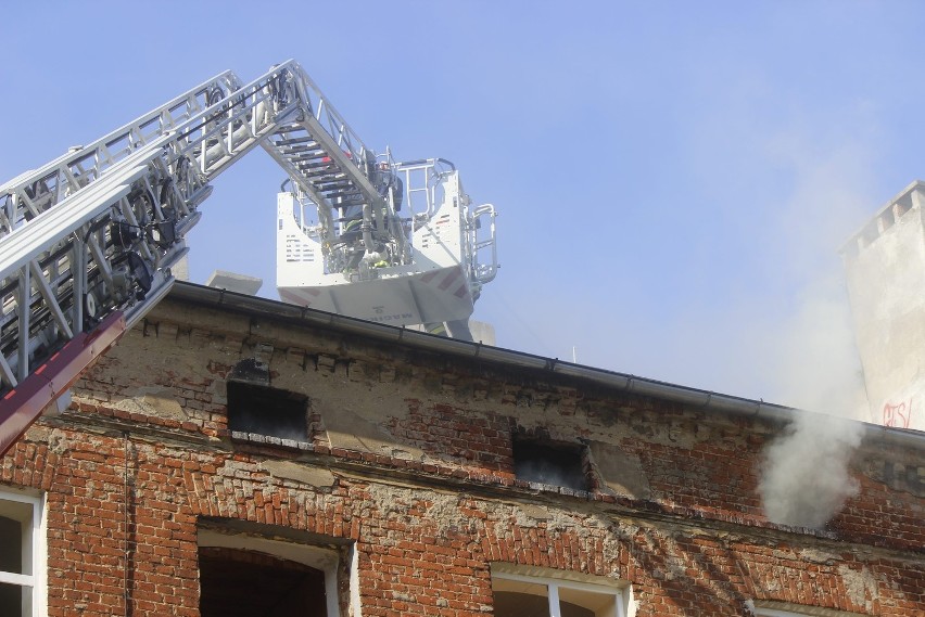 Pożar wysiedlonej kamienicy przy Łąkowej 22 w Łodzi