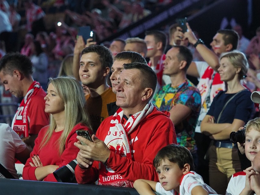 Kibice w Atlas Arenie na meczu mistrzostw świata w siatkówce...