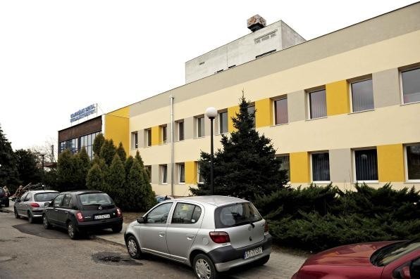 Trwa renowacja elewacji szpitala wojewódzkiego w Tychach.