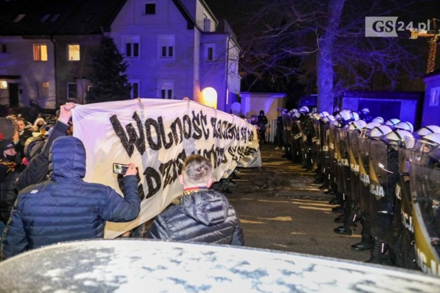 Kibice Pogoni Szczecin spotkali się żeby dopingować swój zespół pomimo obostrzeń