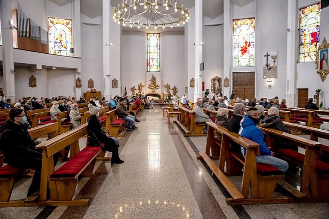 Niedziela Zmartwychwstania Pańskiego w Sanktuarium Relikwii Drzewa Krzyża Świętego na Podzamczu w Wałbrzychu