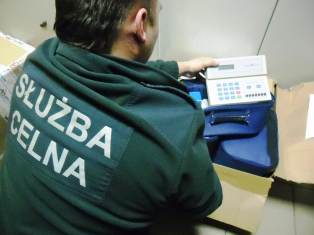 Celnicy udaremnili przemyt urządzeń medycznych o wartości około 200 tys. złotych.
