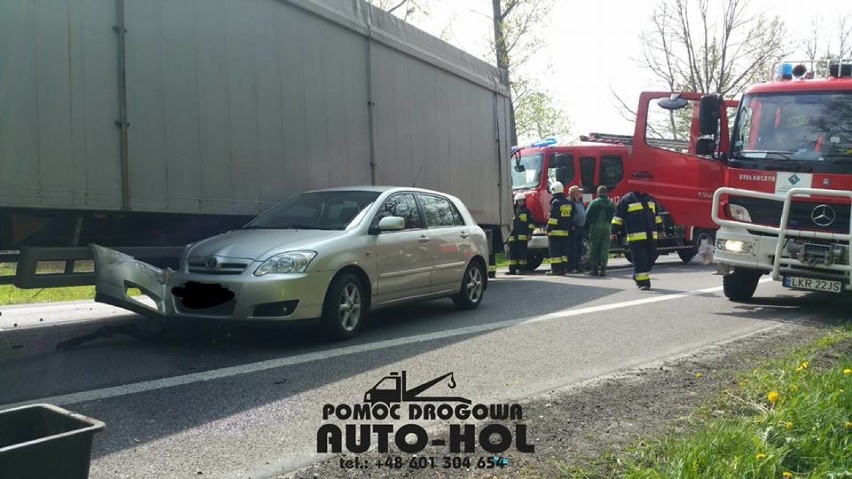 Zderzenie trzech ciężarówek w Obrokach na trasie Lublin - Kraśnik (ZDJĘCIA)