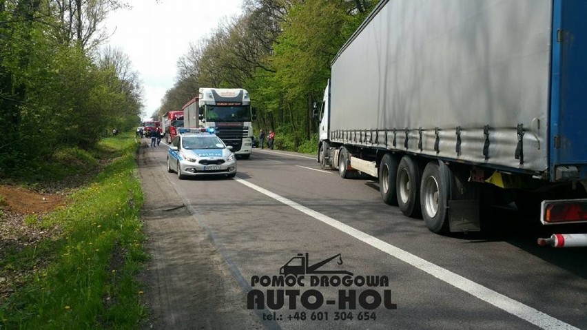 Zderzenie trzech ciężarówek w Obrokach na trasie Lublin - Kraśnik (ZDJĘCIA)