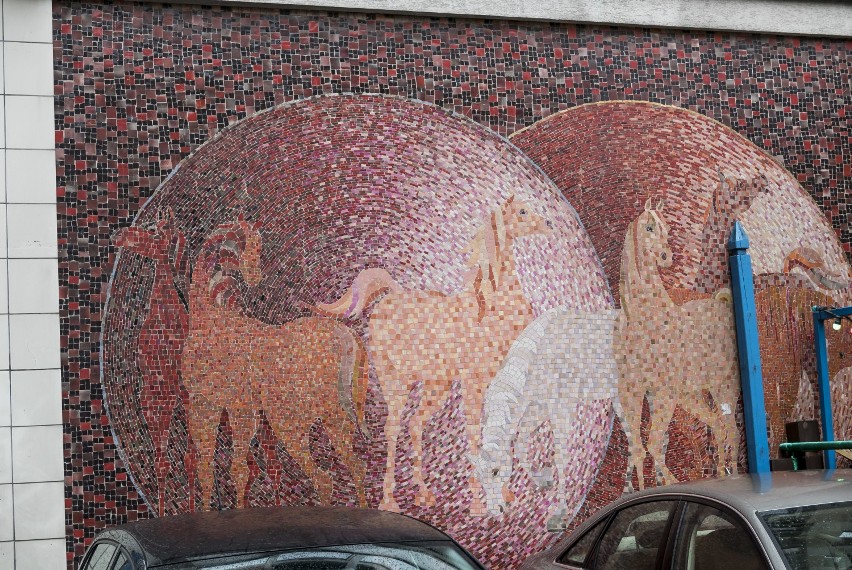 Mozaiki, Warszawa. Przepiękne konie, przypominające...