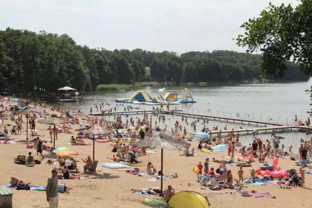 Plaża nad Jeziorem Jaroszewskim.