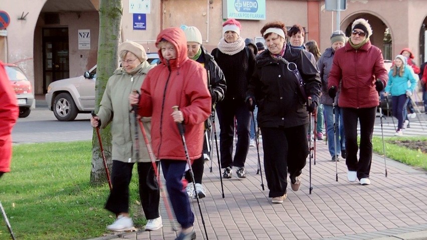 I Marsz Nordic Walking. Pomaszerowali z kijami we Władysławowie