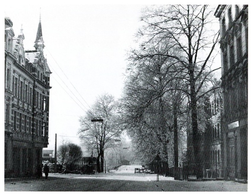 Budynek Liceum Pedagogicznego i widok na dawne przejście...