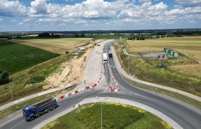 Od czwartku 13 lipca do końca września br. kierowcy korzystać będą z 300 metrowego objazdu na wysokości skrzyżowania z DW401.