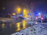 Pożar na terenie huty cynku w Miasteczku Śląskim. Na miejscu 15 zastępów straży pożarnej