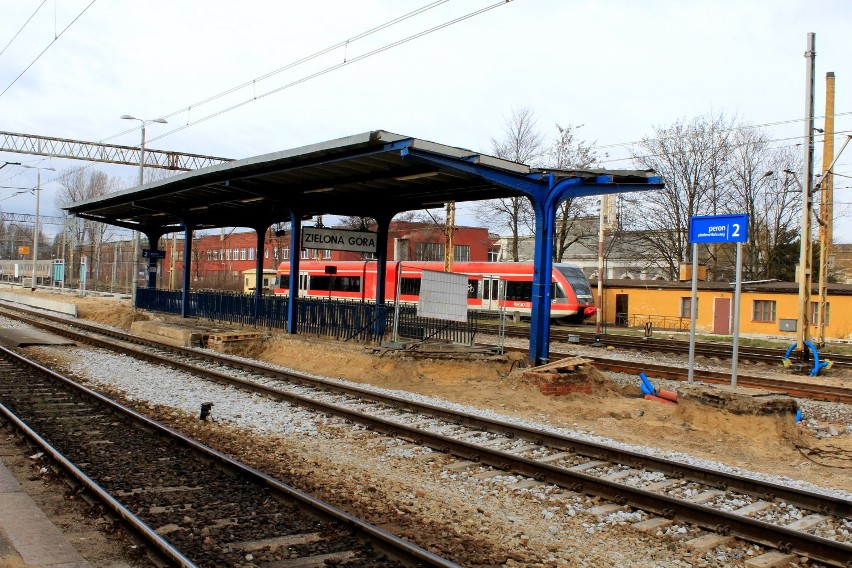 Inwestycja kolejowa w Zielonej Górze - nie ma zapowiedzi, że peron 3 jest przedłużeniem peronu 1