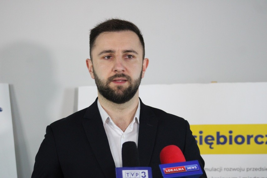 Kandydat na prezydenta Bełchatowa Patryk Marjan przedstawił...
