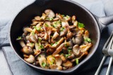 Jak przyrządzić boczniaki? Pyszne grzyby na rodzinny obiad. Zobacz przepisy z Jadłonomii i od Wegan Nerd