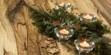 Stroik świąteczny na stół – wyjątkowe wzory bożonarodzeniowych dekoracji. Piękne świąteczne ozdoby w eleganckim stylu od florystów