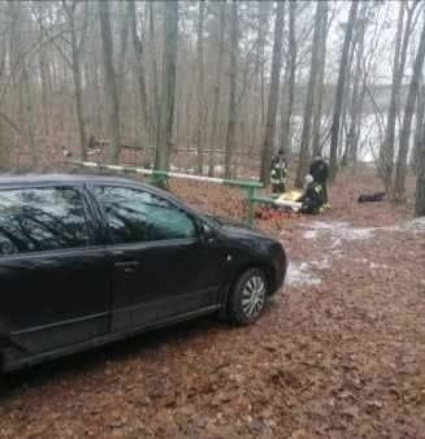 Strażacy z Golubia-Dobrzynia uratowali wędkarza w Okoninie. Wpadł do jeziora, gdy strażacy mieli szkolenie