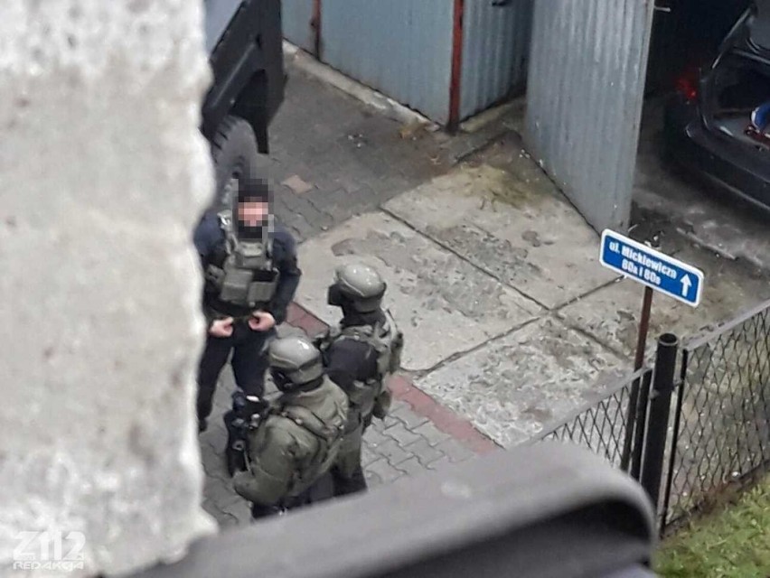Uzbrojony mężczyzna zabunkrował się w mieszkaniu w Zabrzu! Ewakuowano okolicznych mieszkańców