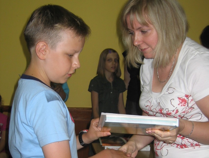 Najlepsi mali czytelnicy odebrali nagrody w bibliotece