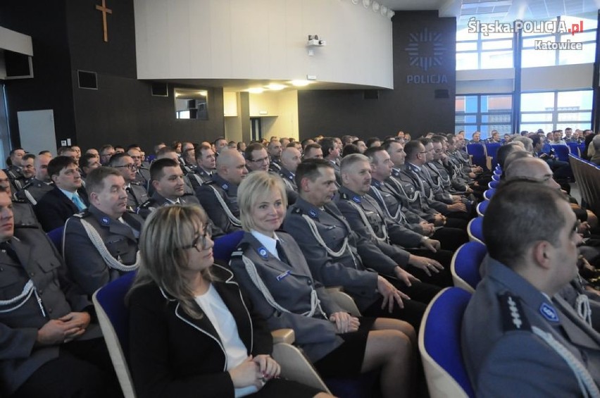 KWP w Katowicach: 113 odznaczonych za długoletnią służbę i zasługi dla policji [ZDJĘCIA]