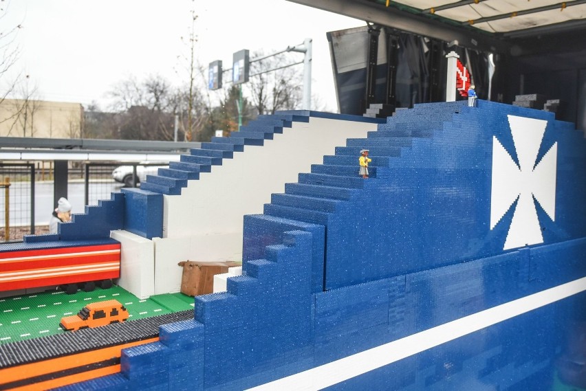 Największy na świecie statek z Lego stanął przed Posnanią...