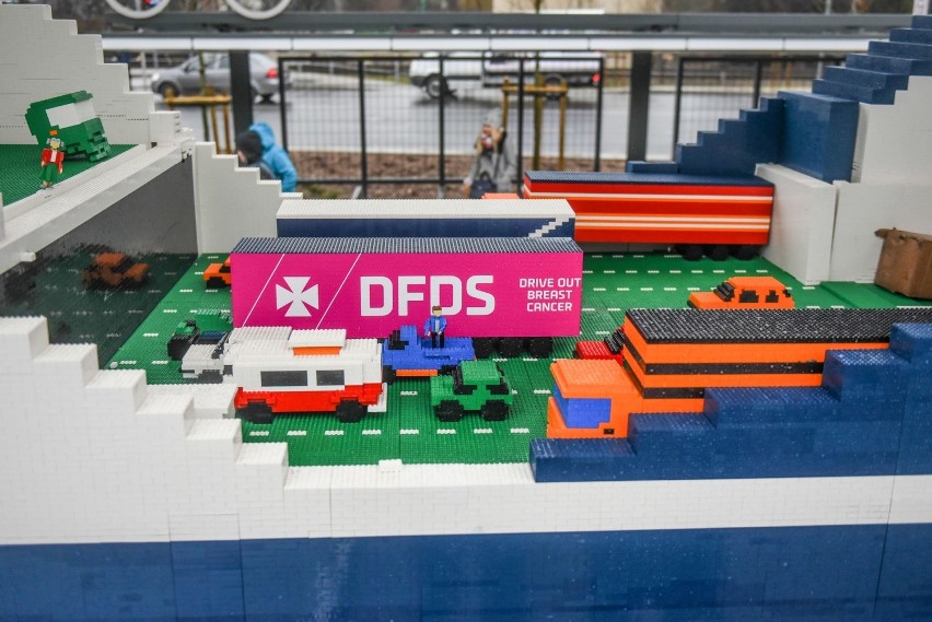 Największy na świecie statek z Lego stanął przed Posnanią...